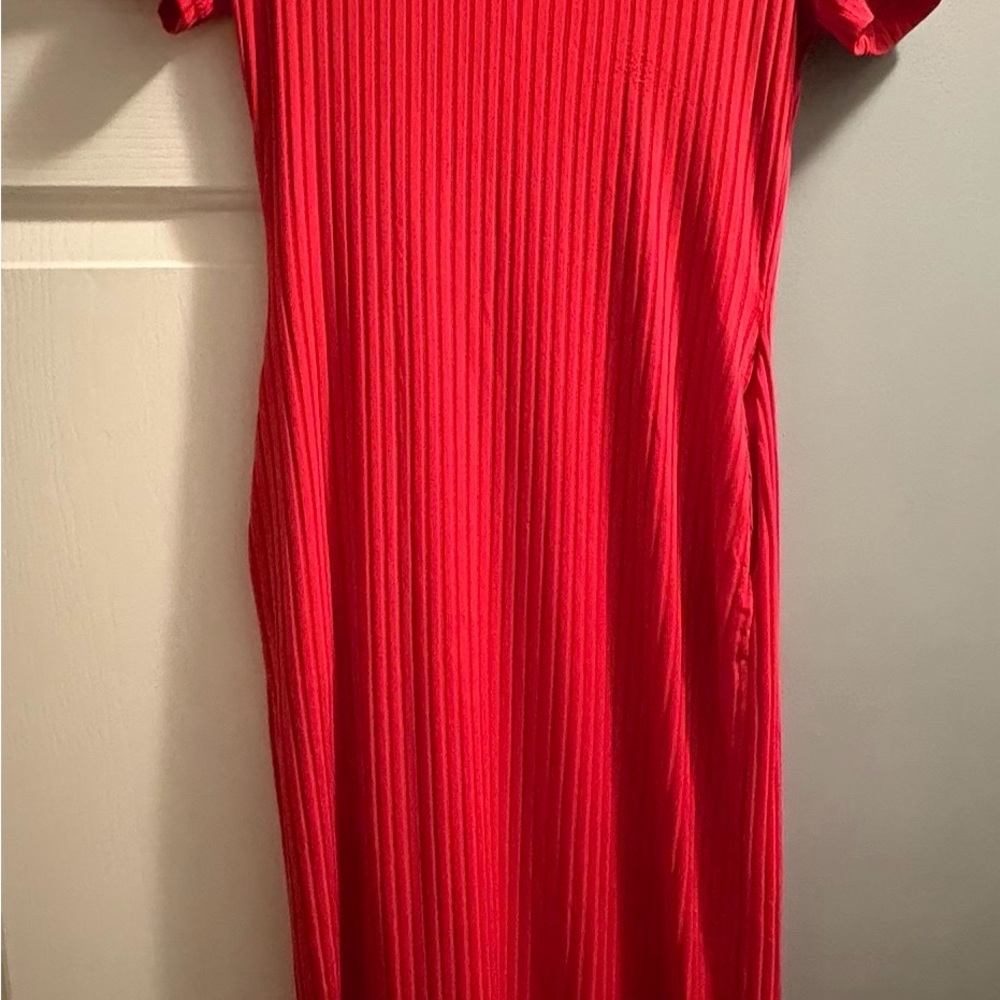 Elegant Red Ribbed Dress